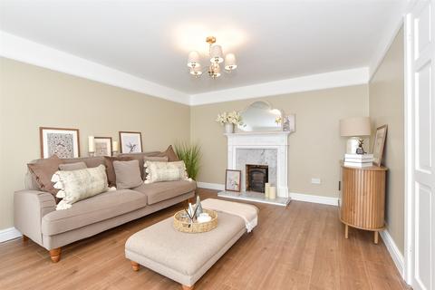 2 bedroom detached bungalow for sale, Wayside Avenue, Tenterden, Kent