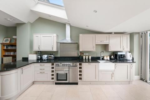 33 Belsize Avenue, London, W13 9TF