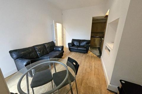 3 bedroom flat to rent, Newlands Road, Jesmond, Newcastle upon Tyne