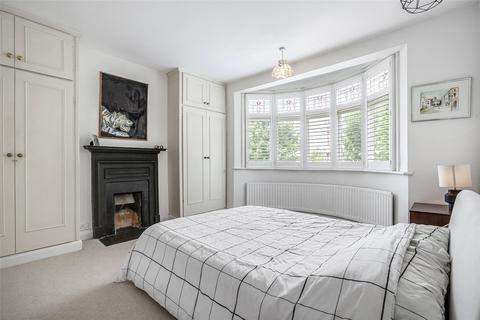 112 Thurleigh Road, London, SW12 8TT