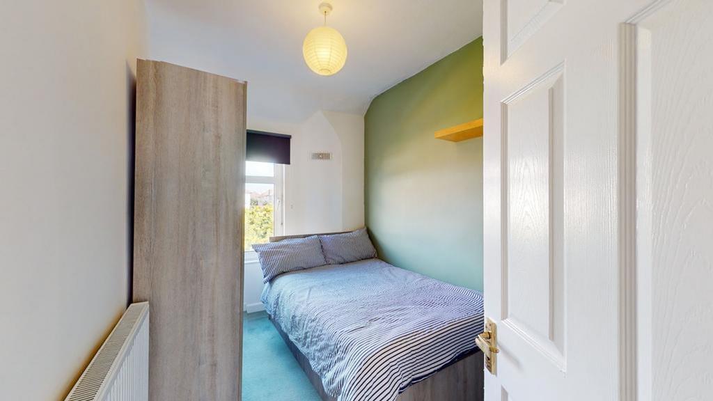 A cozy and well-maintained double bedroom, perf...