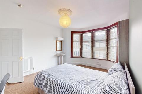 6 bedroom house to rent, Brentry Road, Bristol BS16