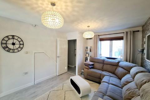4 bedroom terraced house to rent, Apollo Avenue, Peterborough