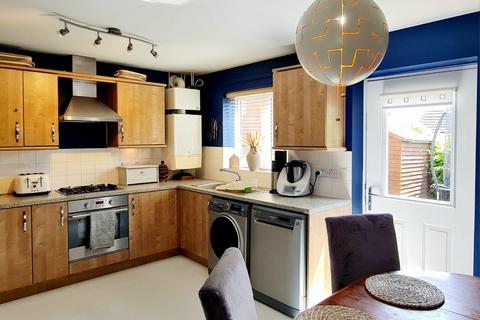 4 bedroom terraced house to rent, Apollo Avenue, Peterborough