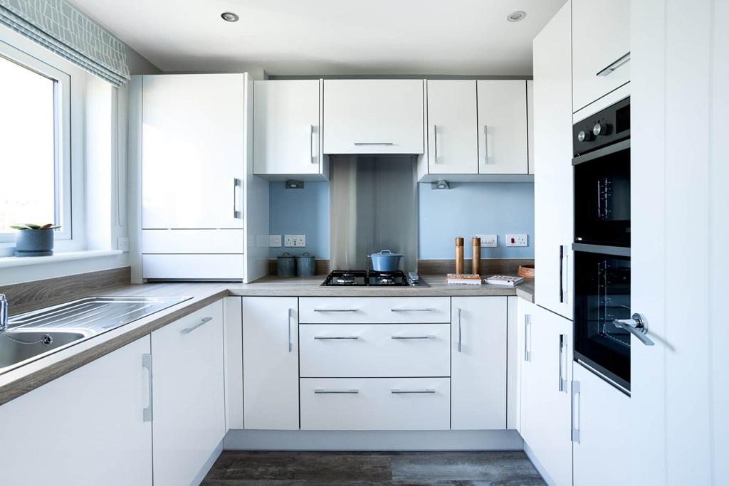 3 sides kitchen with lots of storage