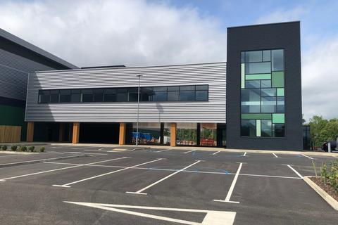 Distribution warehouse to rent, The Midway Milton Keynes MK1 1LS