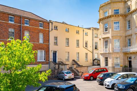 3 bedroom flat for sale, Saville Place, Clifton Village