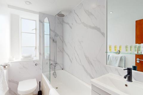 Studio to rent, Old Brompton Road