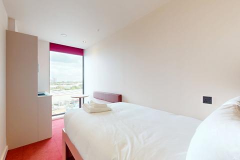 Studio to rent, Uxbridge Road