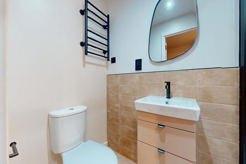 Studio to rent, Uxbridge Road