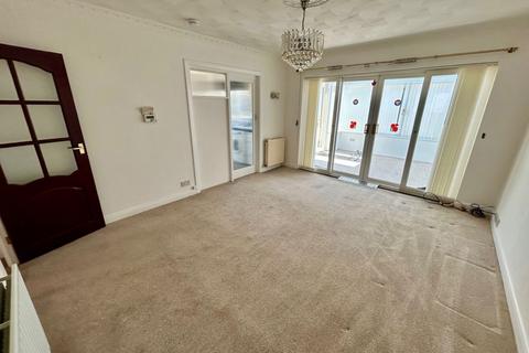 2 bedroom detached bungalow to rent, Cerne Road, Gravesend, DA12