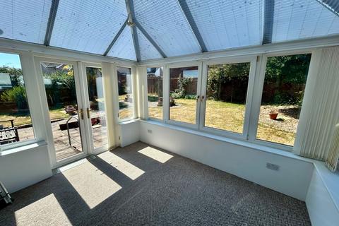 2 bedroom detached bungalow to rent, Cerne Road, Gravesend, DA12