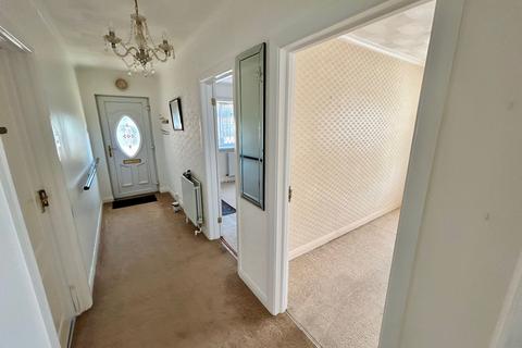 2 bedroom detached bungalow to rent, Cerne Road, Gravesend, DA12