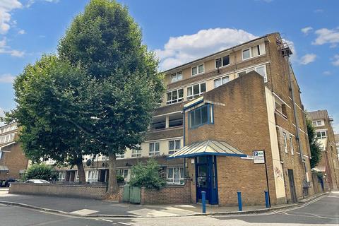 1 bedroom flat for sale, Oak Court Sumner Road, London, SE15