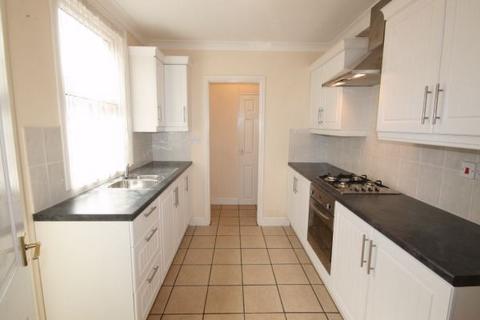 3 bedroom terraced house to rent, Albert Road, Wellingborough, NN8