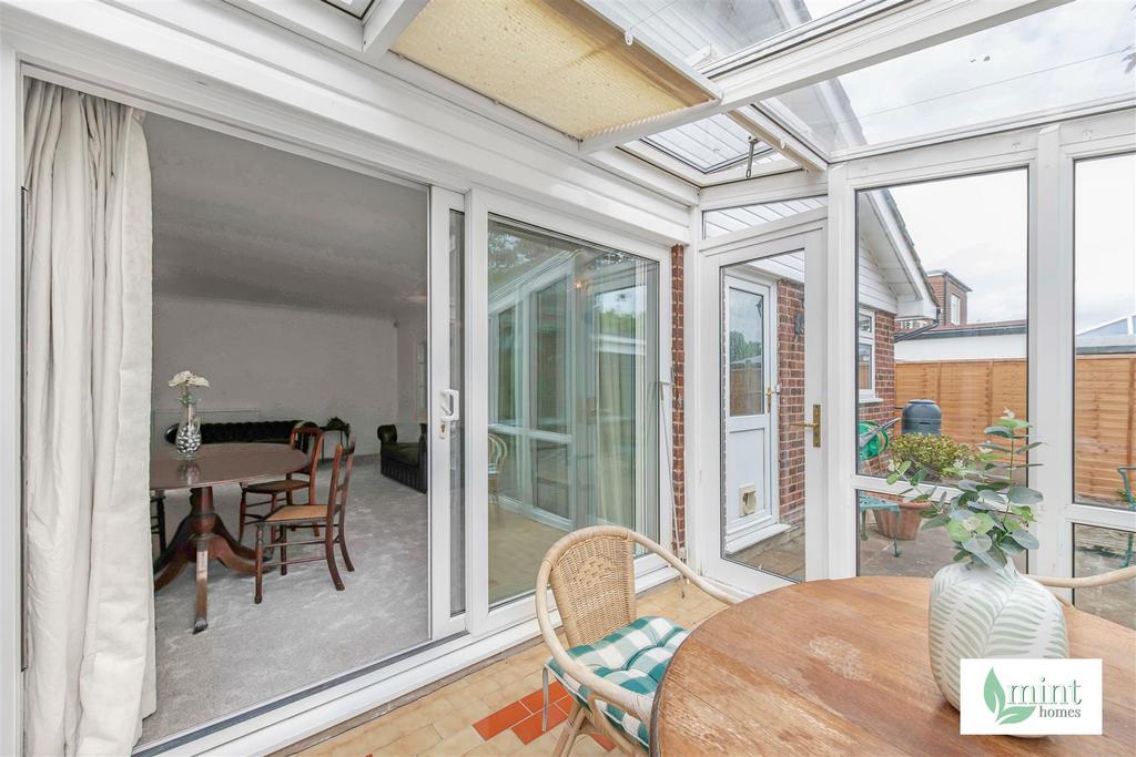 Selbourne Avenue New Haw KT15 - Image 8 1024x1024