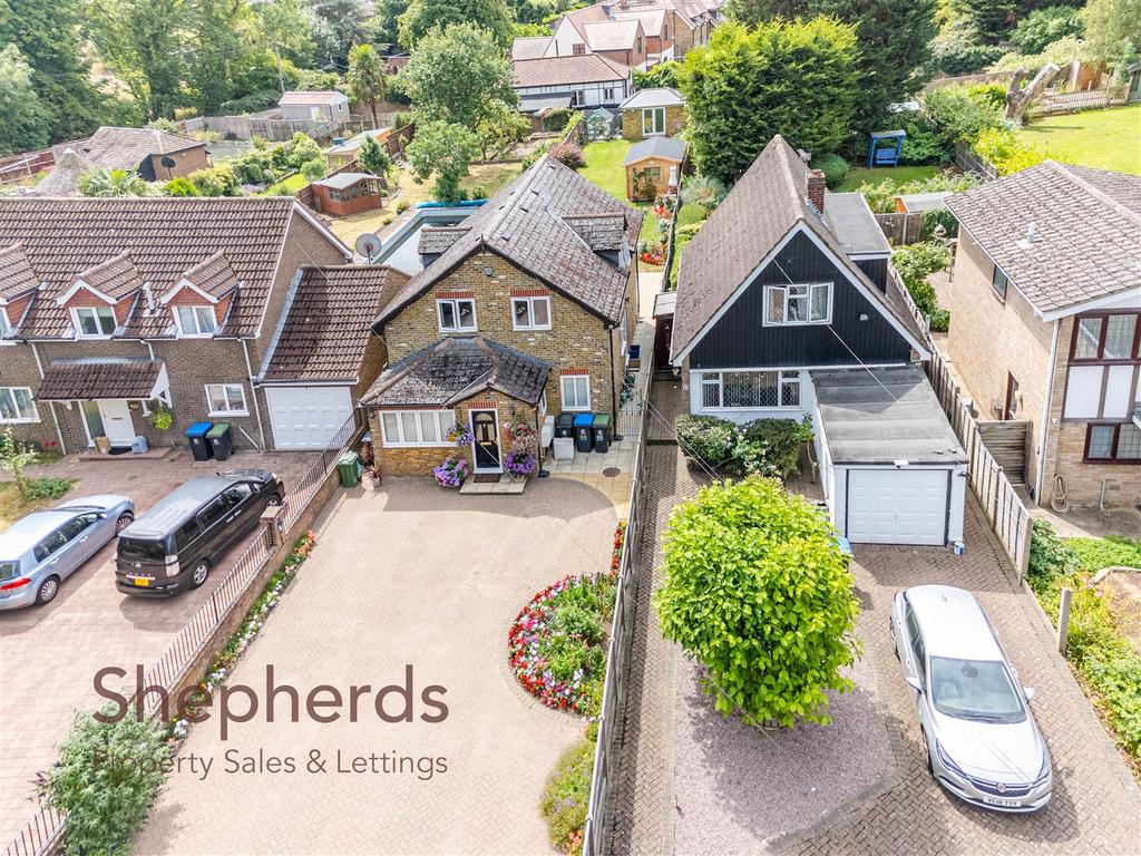 Old Nazeing Road, Broxbourne EN10 4 bed detached house for sale - £850,000