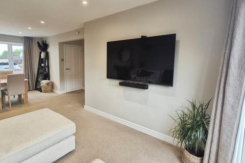 20 Lambert Drive, Burntwood, WS7 2DR