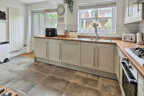 20 Lambert Drive, Burntwood, WS7 2DR