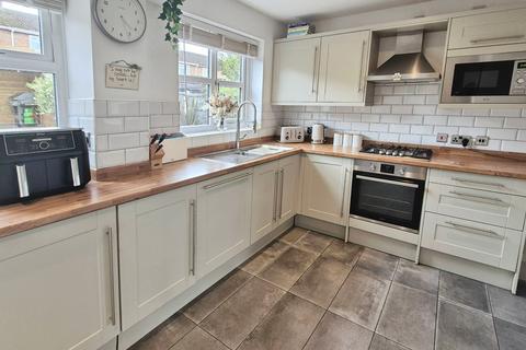 20 Lambert Drive, Burntwood, WS7 2DR