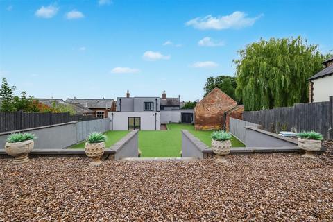4 bedroom character property to rent, Main Street, Saddington