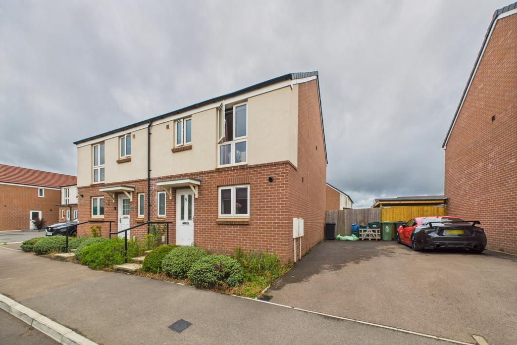 Beautiful & Modern Three Bedroom Home, in sought