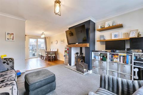 19 Bettina Close, Nuneaton, CV10 9EX