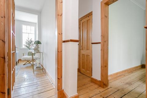 15/3 Tron Square, Edinburgh, EH1 1RT