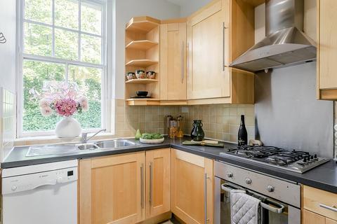 15/3 Tron Square, Edinburgh, EH1 1RT