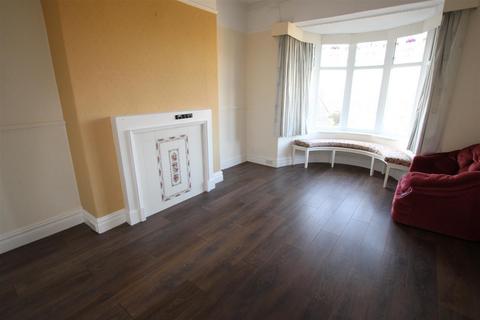 4 bedroom detached house to rent, Leylands Lane, Bradford, BD9