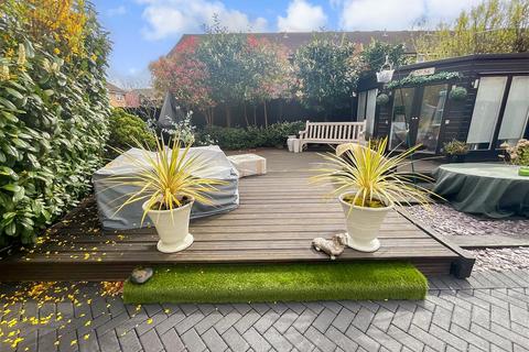 3 bedroom semi-detached house for sale, Menzies Avenue, Basildon, Essex