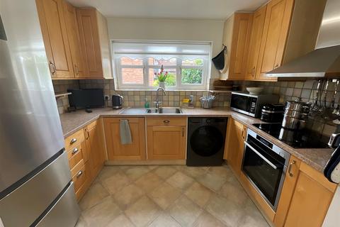 3 bedroom semi-detached house for sale, Menzies Avenue, Basildon, Essex