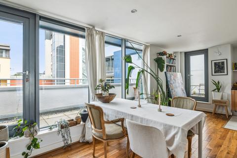 2 bedroom penthouse for sale, Hardwicks Square, London, SW18