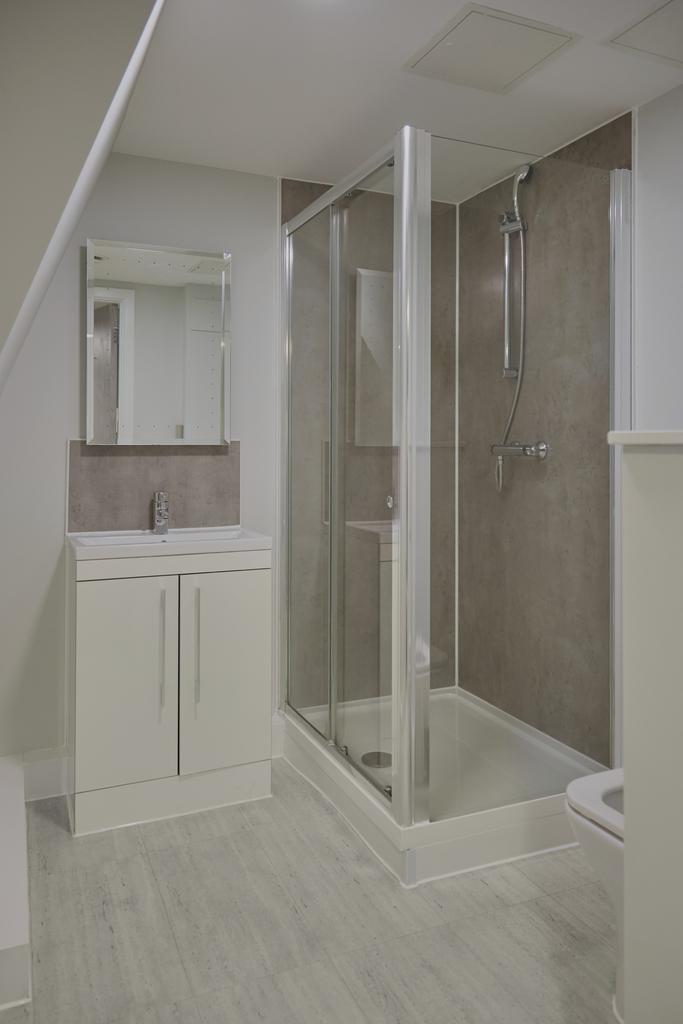 A modern and clean bathroom featuring a spaciou...