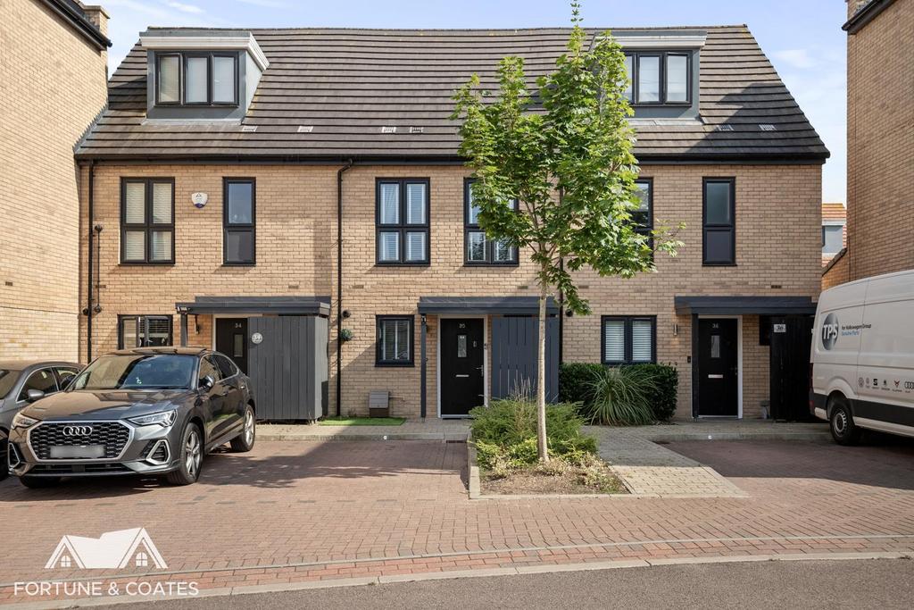 Chiron Square 27.jpg