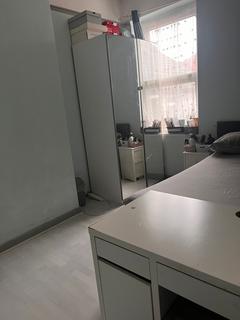 1 bedroom in a house share to rent, Coedcae Street, Cardiff CF11