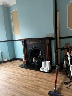 1 bedroom in a house share to rent, Coedcae Street, Cardiff CF11