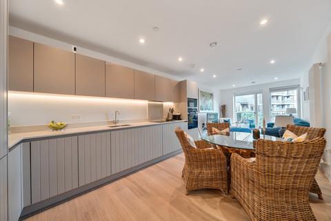 3 bedroom apartment for sale, Seagull Lane, London