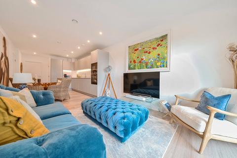 3 bedroom apartment for sale, Seagull Lane, London