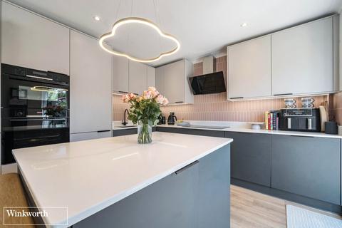 4 bedroom detached house to rent, Schroeder Close, Basingstoke, Hampshire, RG21