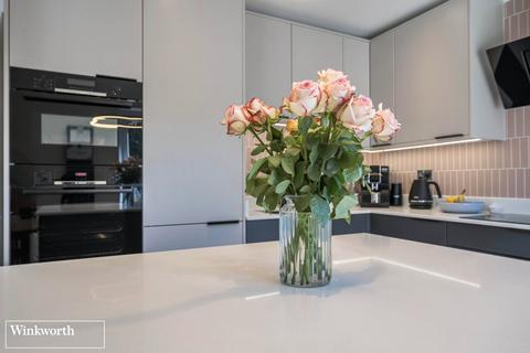 4 bedroom detached house to rent, Schroeder Close, Basingstoke, Hampshire, RG21