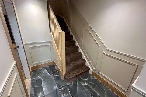 5 bedroom semi-detached house to rent, Halifax Road, West Yorkshire OL14