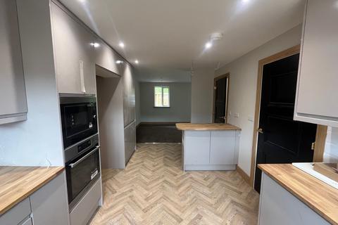 5 bedroom semi-detached house to rent, Halifax Road, West Yorkshire OL14