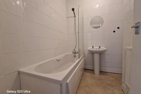 1 bedroom apartment to rent, Elphinstone Road, Hampshire PO5