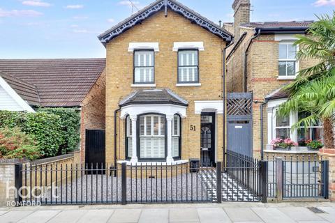 3 bedroom detached house for sale - Mildmay Road, Romford