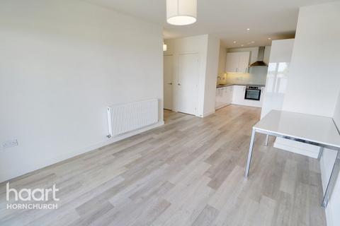 2 bedroom apartment to rent, North Street, Hornchurch