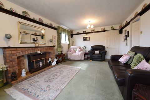 undefined, Wellington Close, Kingswinford DY6