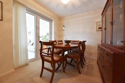 undefined, Wellington Close, Kingswinford DY6