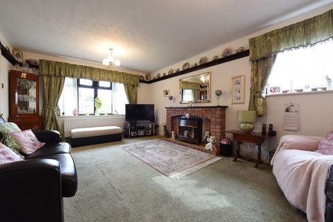2 bedroom detached bungalow for sale, Wellington Close, Kingswinford DY6