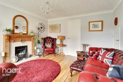 3 bedroom semi-detached house for sale, Greylag Close, Leicester